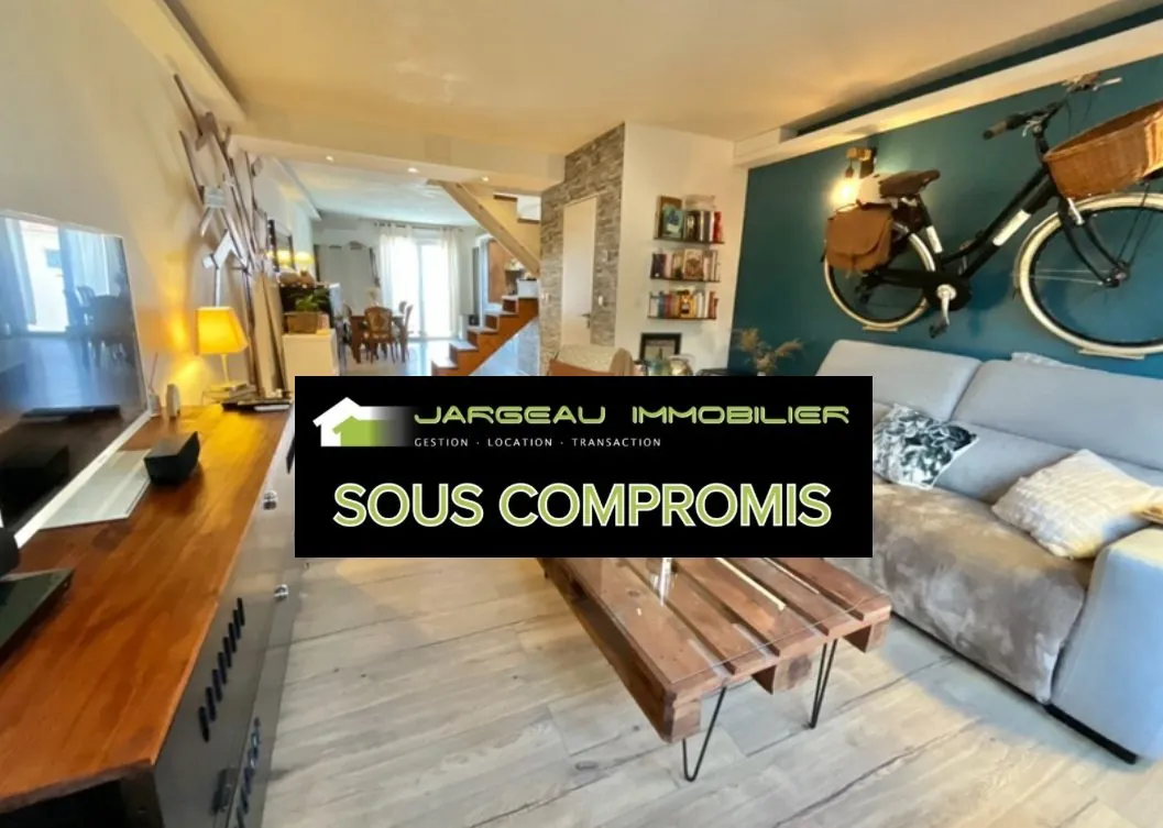 Appartement triplex 2 chambres avec balcon à Saint-Denis-de-l'Hôtel 