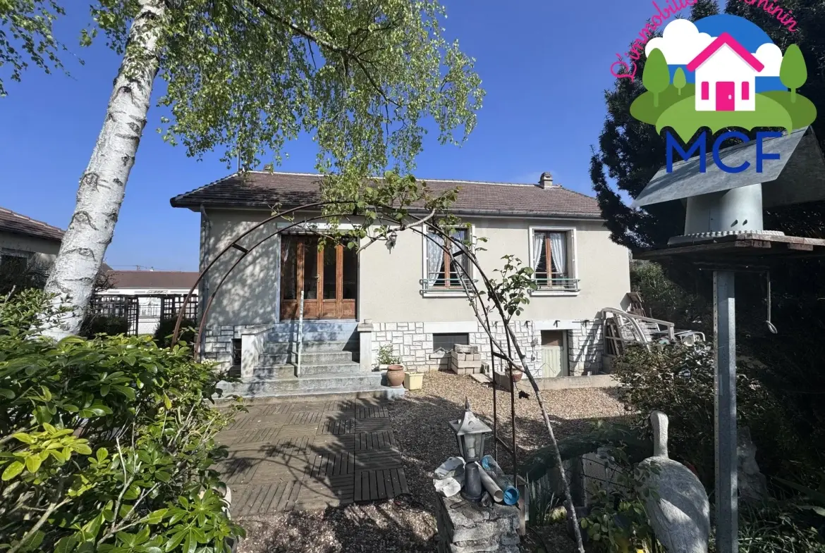 Maison traditionnelle avec sous-sol, jardin et atelier à Anet 