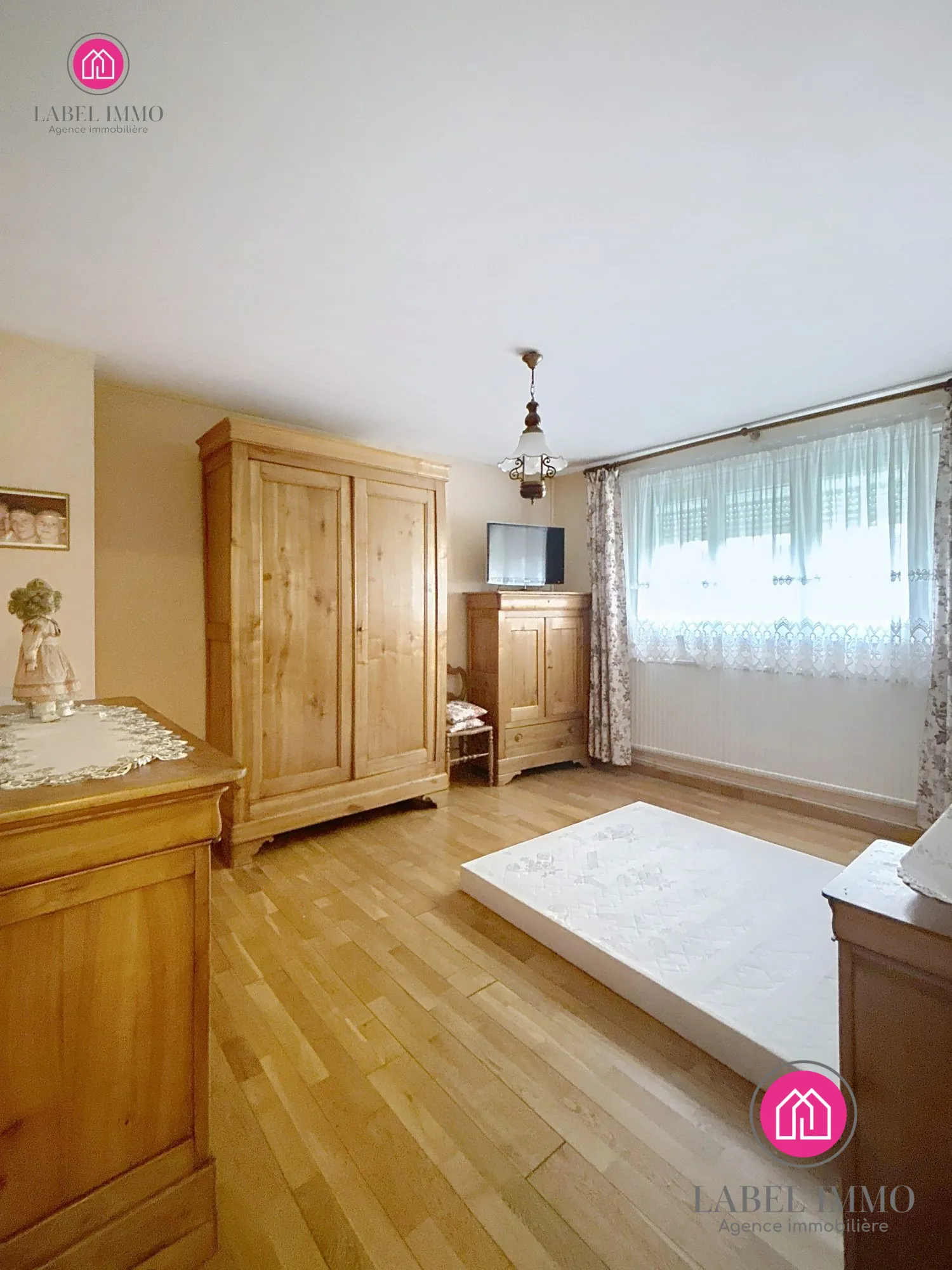 Maison semi-individuelle à Valenciennes avec jardin, 3 chambres, idéal premier achat ou investissement 