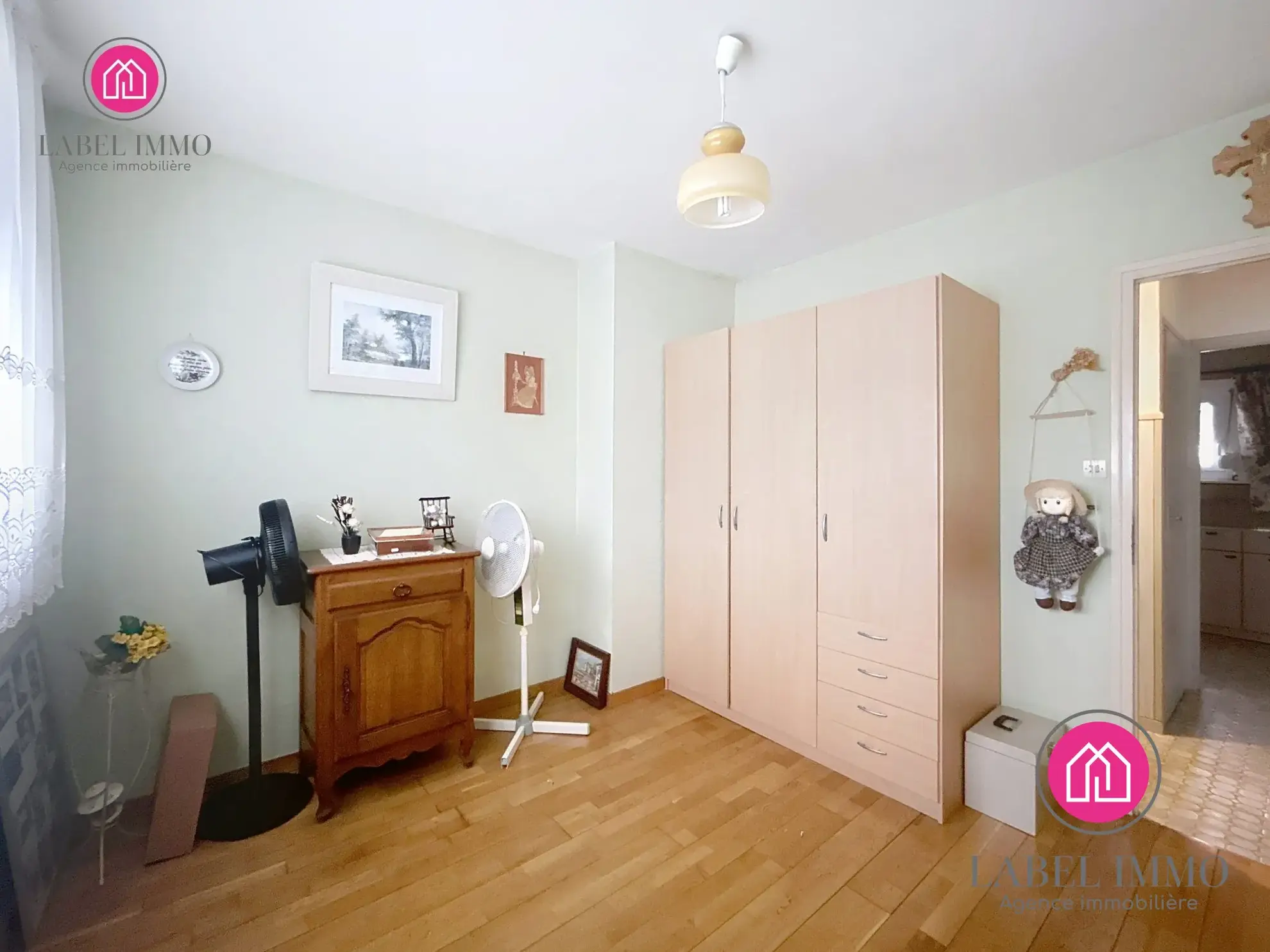 Maison semi-individuelle à Valenciennes avec jardin, 3 chambres, idéal premier achat ou investissement 
