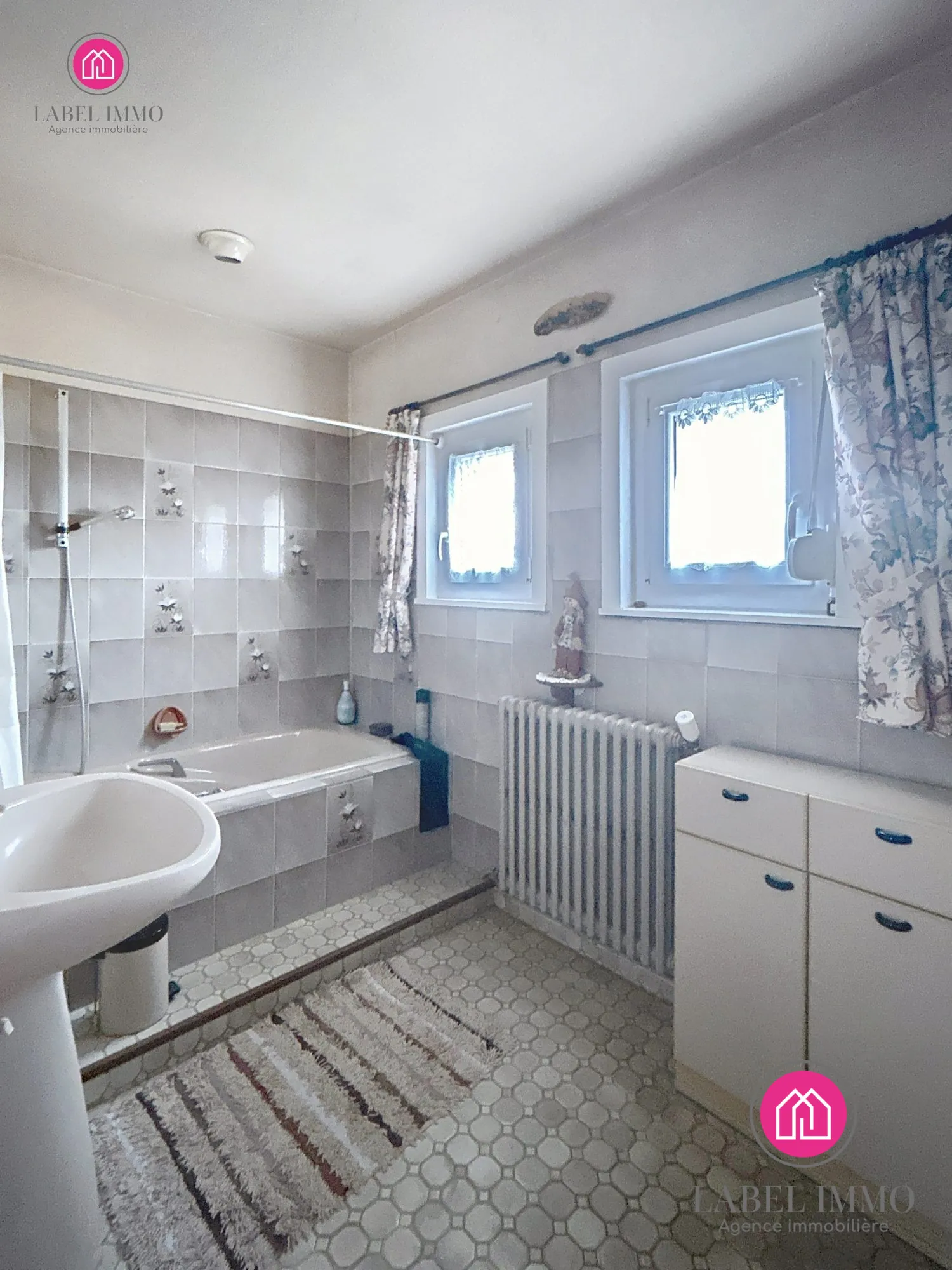 Maison semi-individuelle à Valenciennes avec jardin, 3 chambres, idéal premier achat ou investissement 