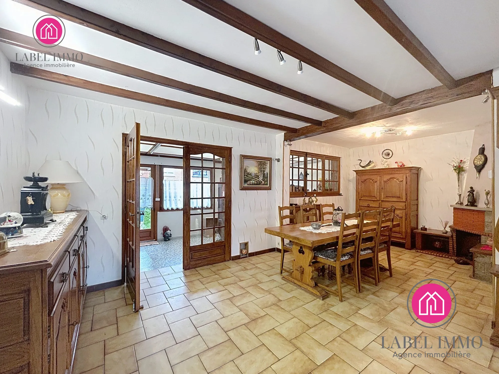 Maison semi-individuelle à Valenciennes avec jardin, 3 chambres, idéal premier achat ou investissement 