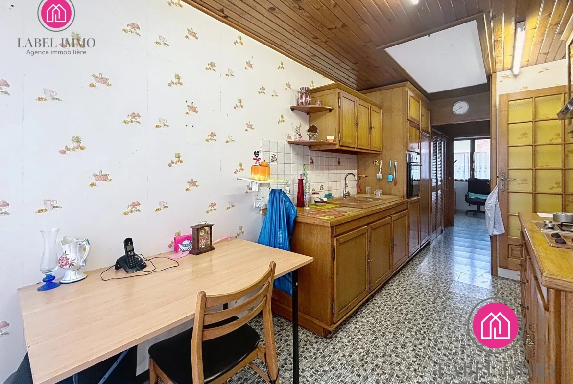 Maison semi-individuelle à Valenciennes avec jardin, 3 chambres, idéal premier achat ou investissement 