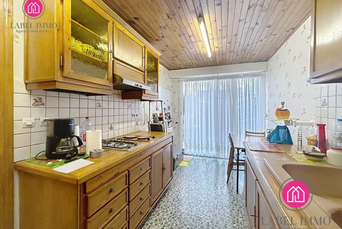 Maison semi-individuelle à Valenciennes avec jardin, 3 chambres, idéal premier achat ou investissement 
