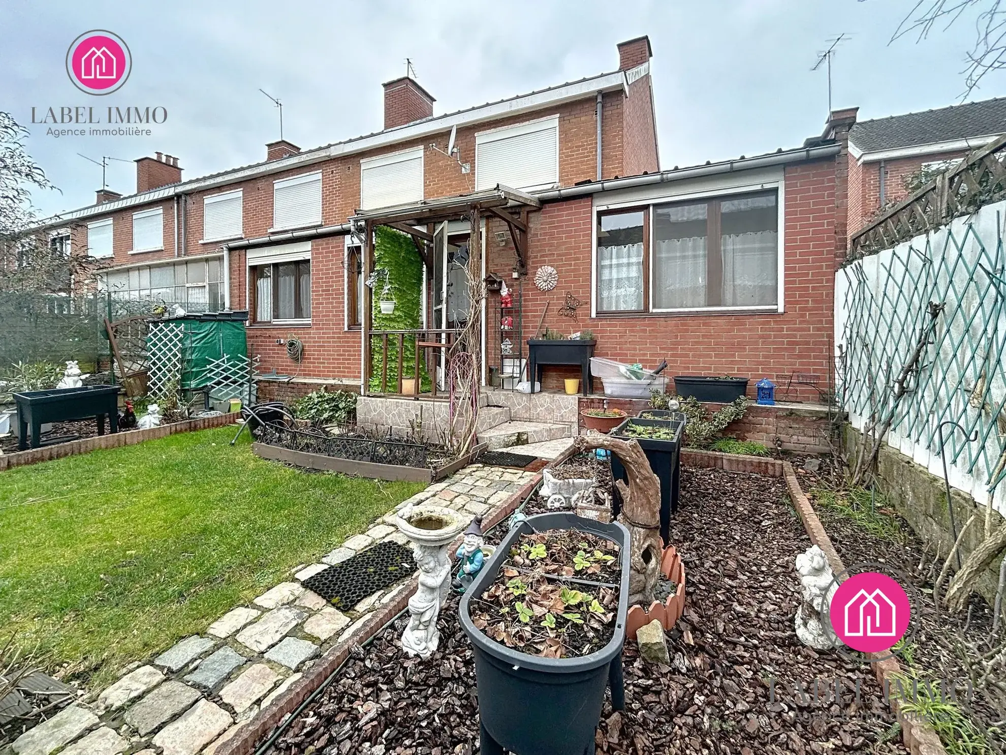 Maison semi-individuelle à Valenciennes avec jardin, 3 chambres, idéal premier achat ou investissement 