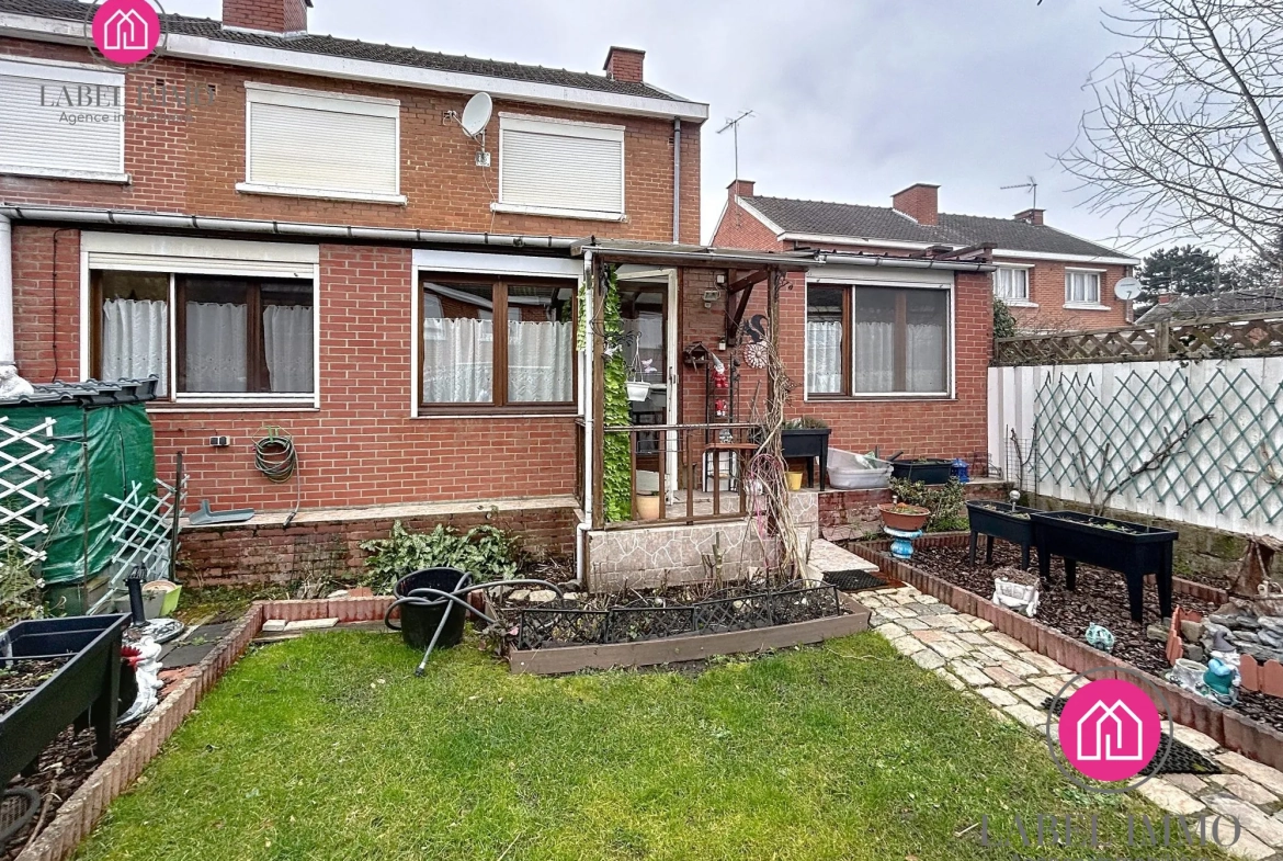 Maison semi-individuelle à Valenciennes avec jardin, 3 chambres, idéal premier achat ou investissement 