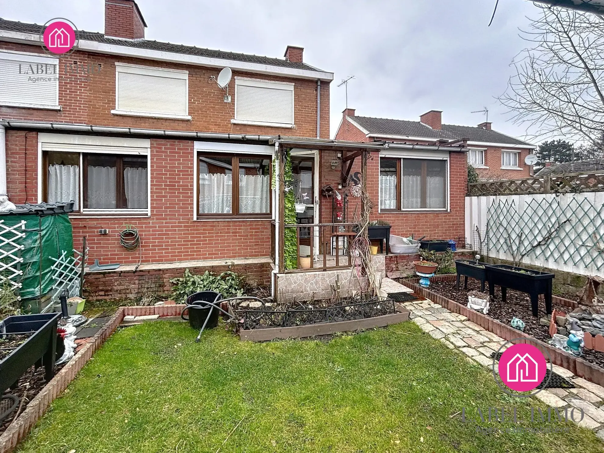 Maison semi-individuelle à Valenciennes avec jardin, 3 chambres, idéal premier achat ou investissement 