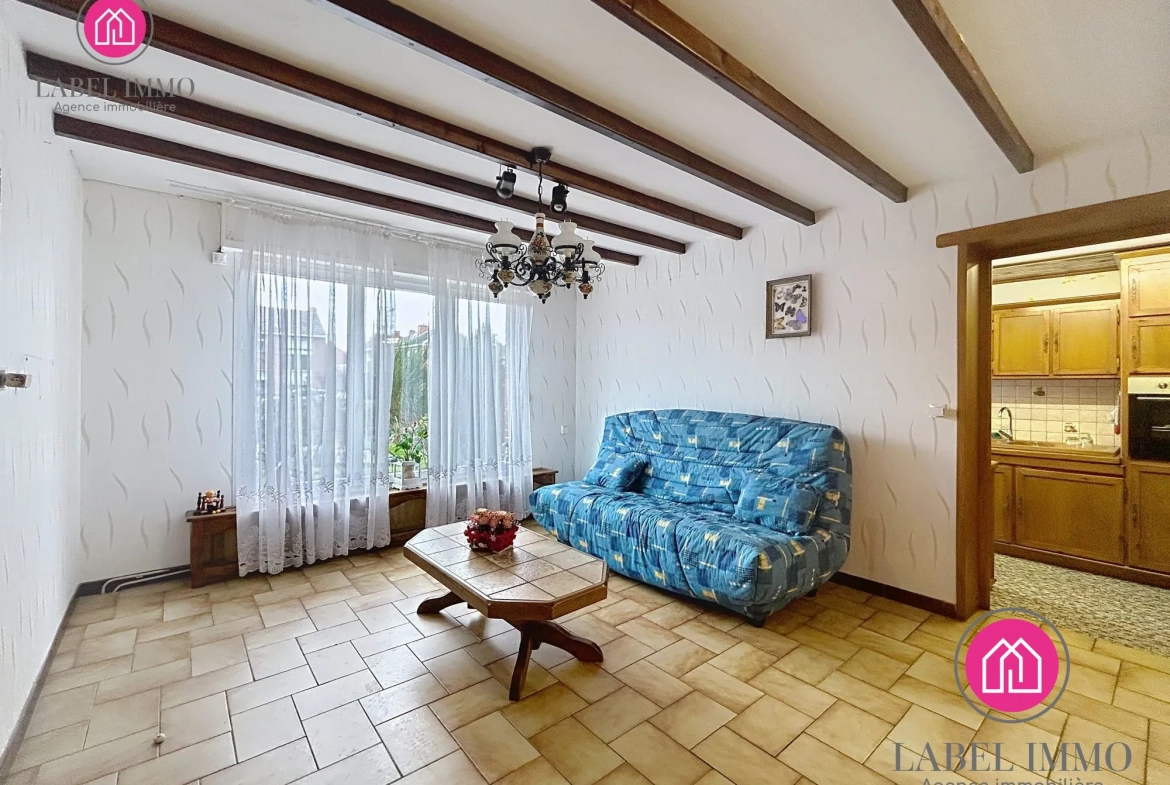 Maison semi-individuelle à Valenciennes avec jardin, 3 chambres, idéal premier achat ou investissement 