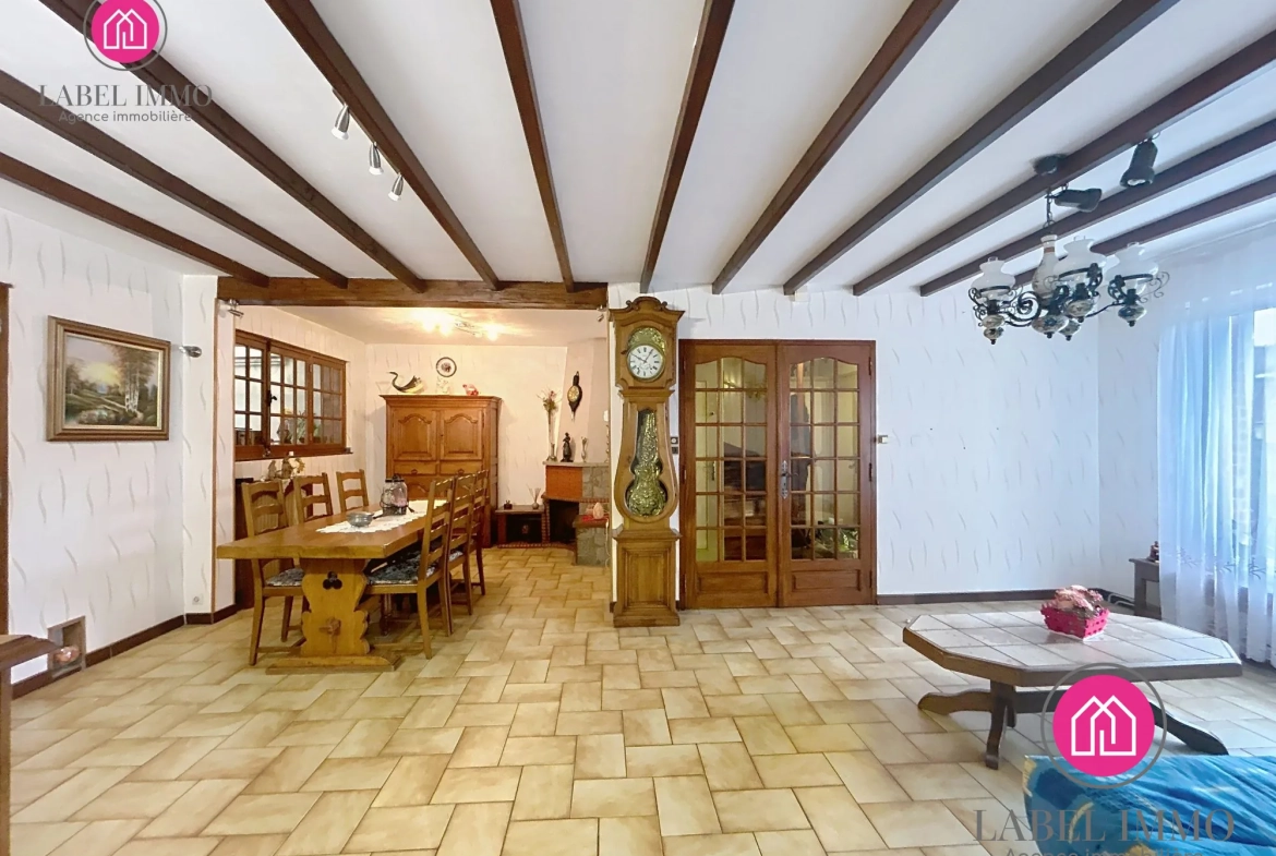Maison semi-individuelle à Valenciennes avec jardin, 3 chambres, idéal premier achat ou investissement 