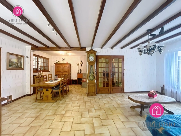 Maison semi-individuelle à Valenciennes avec jardin, 3 chambres, idéal premier achat ou investissement