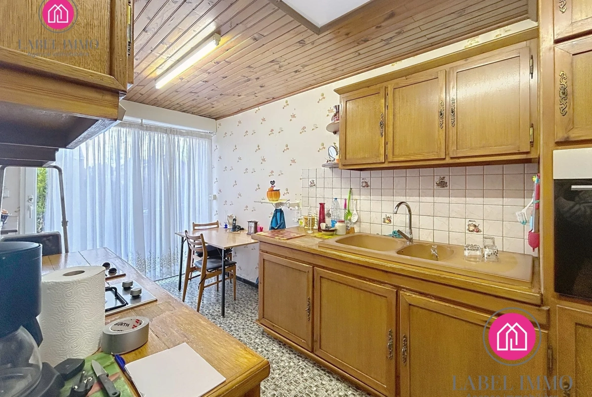 Maison semi-individuelle à Valenciennes avec jardin, 3 chambres, idéal premier achat ou investissement 