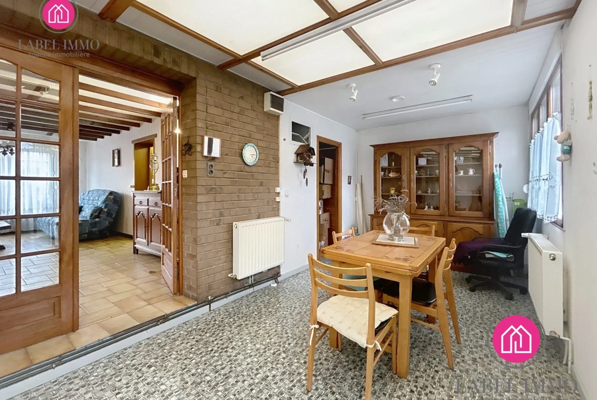 Maison semi-individuelle à Valenciennes avec jardin, 3 chambres, idéal premier achat ou investissement 