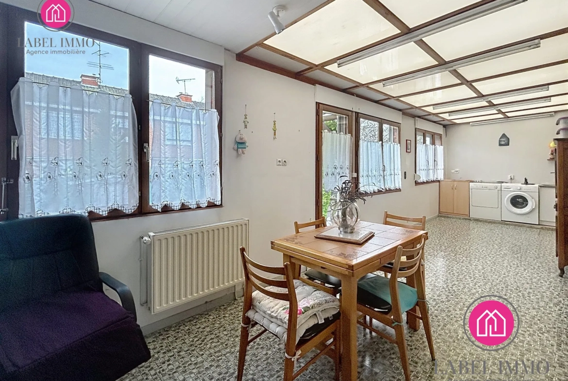 Maison semi-individuelle à Valenciennes avec jardin, 3 chambres, idéal premier achat ou investissement 