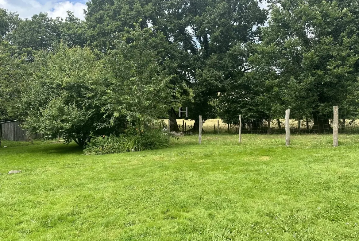 Longère charmante à Pré-en-Pail avec terrain de 3780 m² et panneaux photovoltaïques 