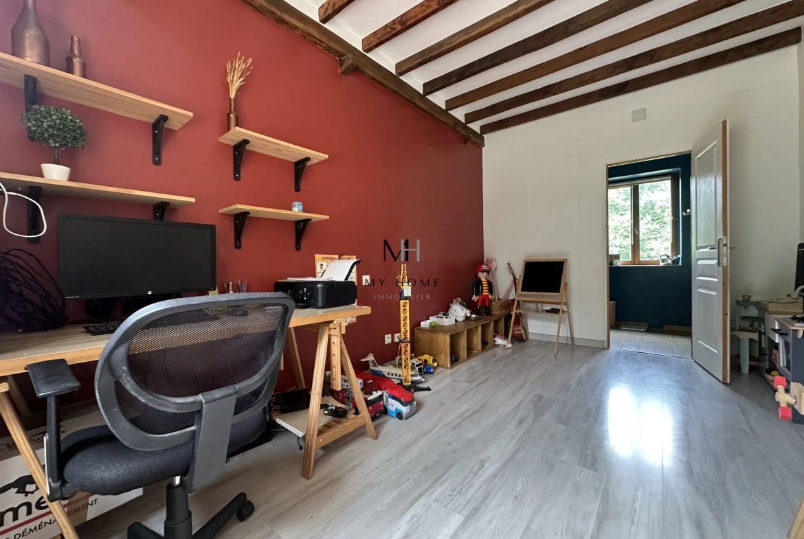 Longère décorée avec goût à Pré-en-Pail – 5 chambres, grand terrain, énergétiquement performante 