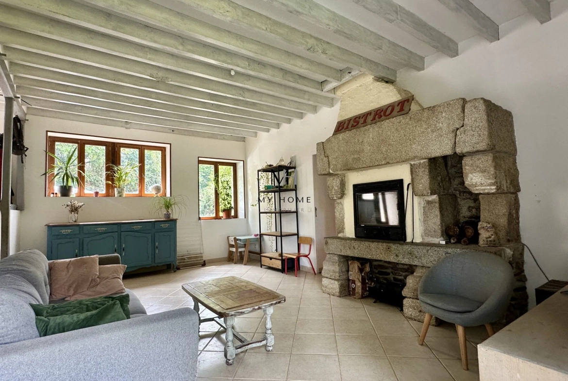 Longère décorée avec goût à Pré-en-Pail – 5 chambres, grand terrain, énergétiquement performante 