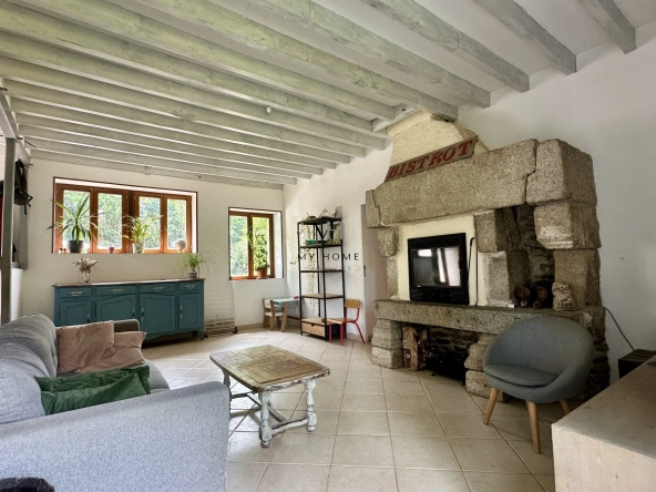 Longère décorée avec goût à Pré-en-Pail – 5 chambres, grand terrain, énergétiquement performante