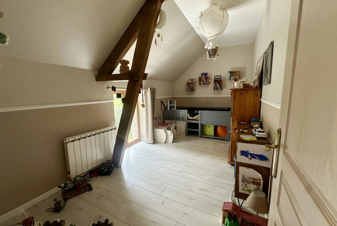 Longère décorée avec goût à Pré-en-Pail – 5 chambres, grand terrain, énergétiquement performante 