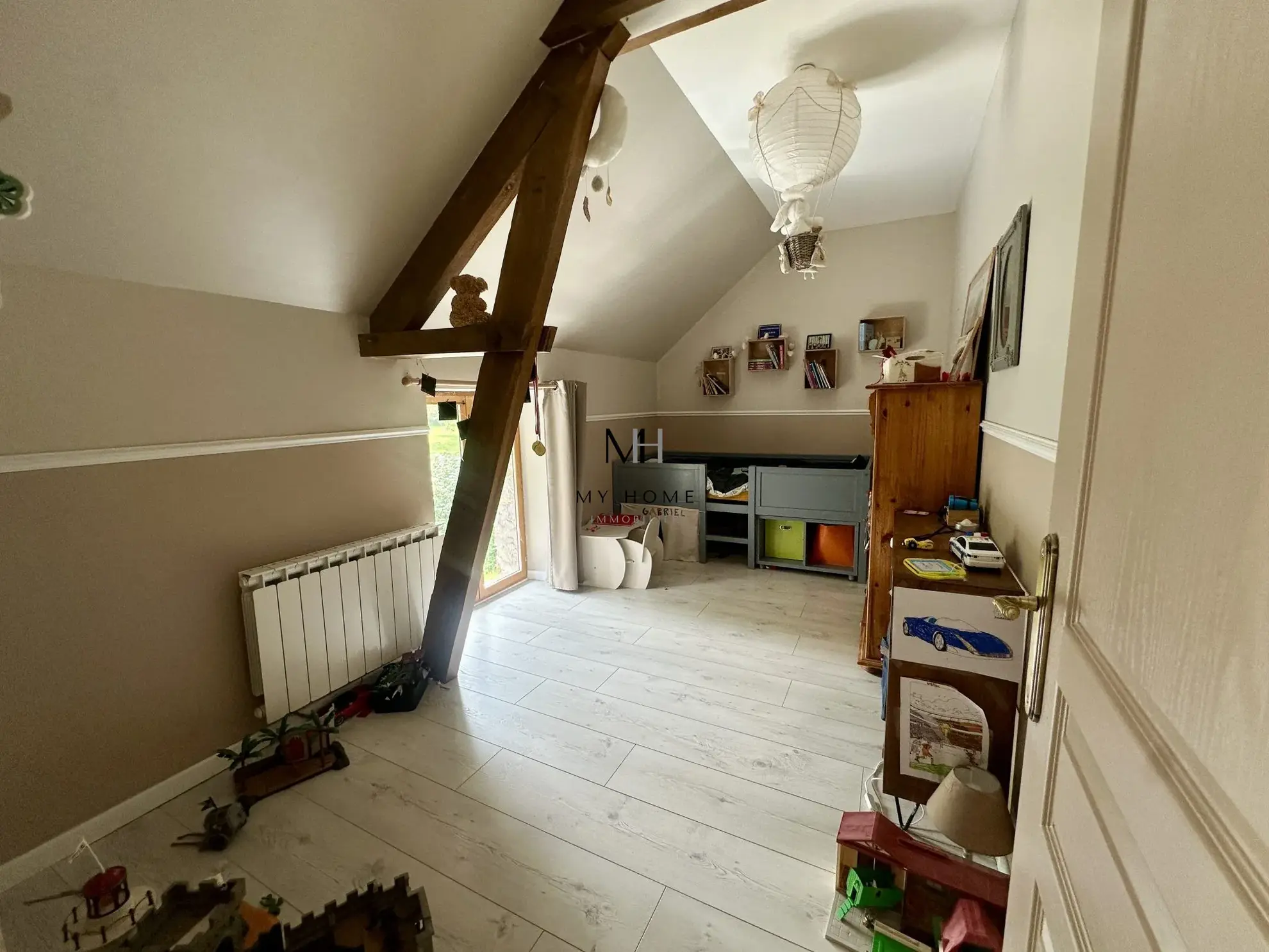 Longère décorée avec goût à Pré-en-Pail – 5 chambres, grand terrain, énergétiquement performante 