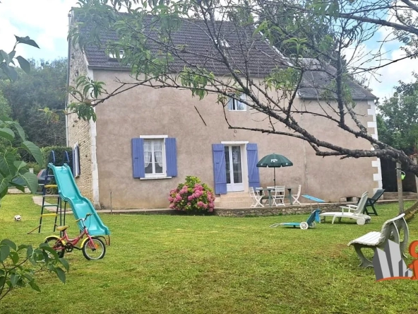 Belle ferme rénovée avec garage et cave à Sougères en Puisaye
