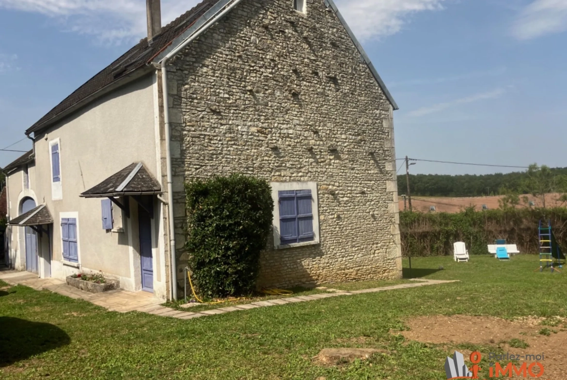 Belle ferme rénovée avec garage et cave à Sougères en Puisaye 