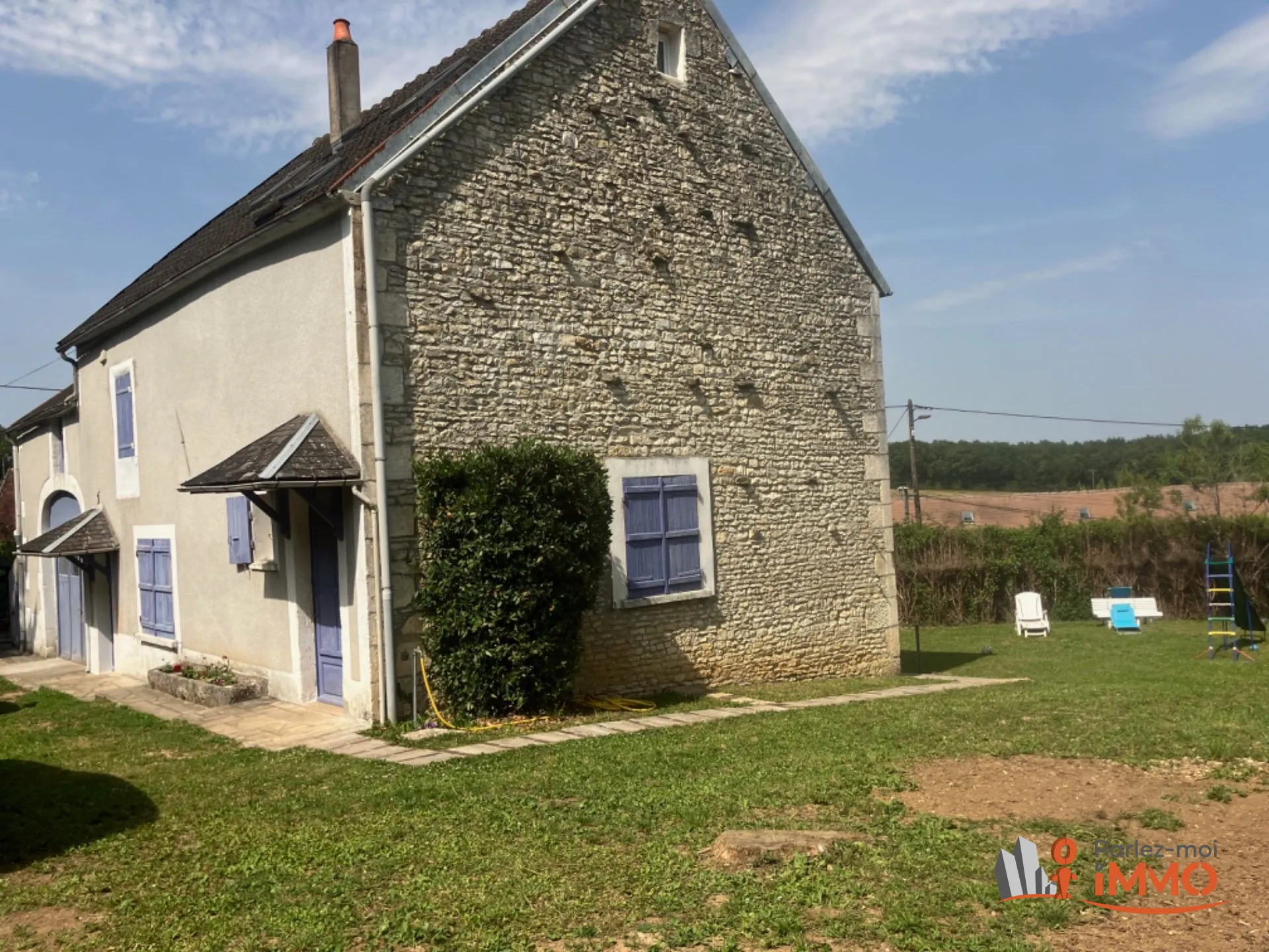 Belle ferme rénovée avec garage et cave à Sougères en Puisaye 