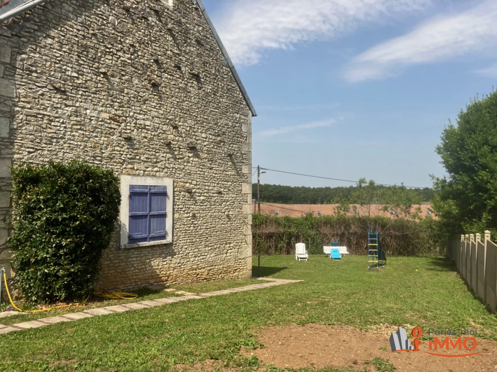 Belle ferme rénovée avec garage et cave à Sougères en Puisaye 