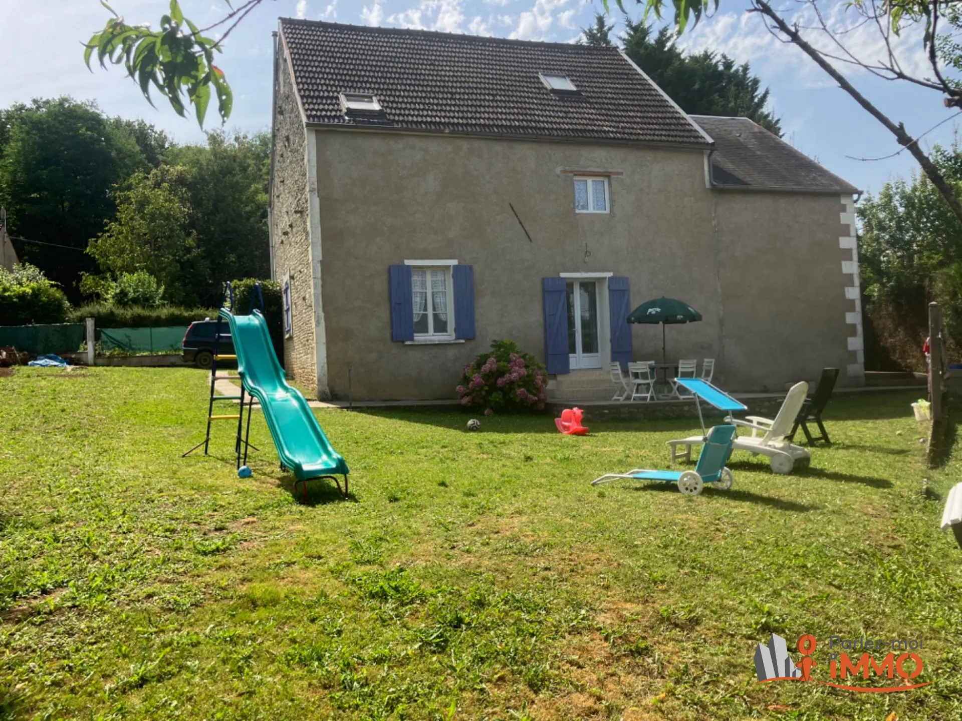 Belle ferme rénovée avec garage et cave à Sougères en Puisaye 