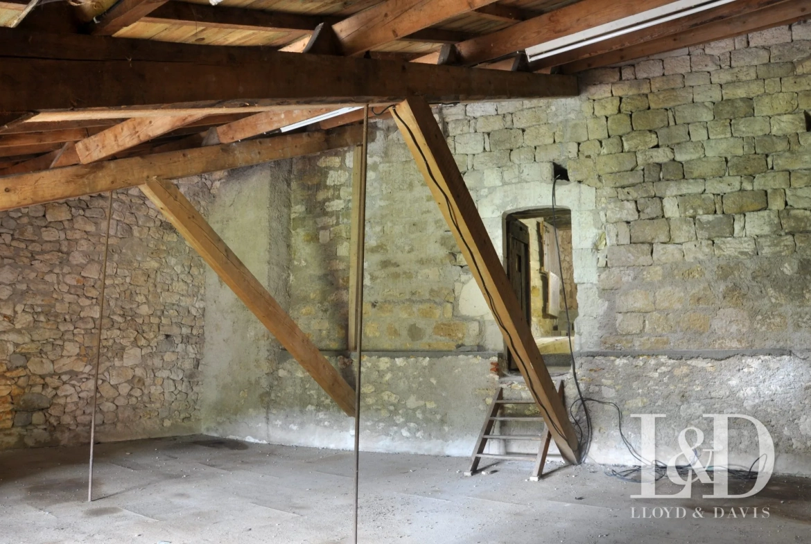 Maison à vendre à Cestayrols, bâtisse médiévale avec potentiel de rénovation 