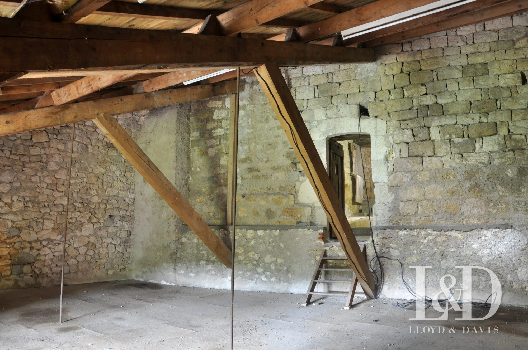 Maison à vendre à Cestayrols, bâtisse médiévale avec potentiel de rénovation 