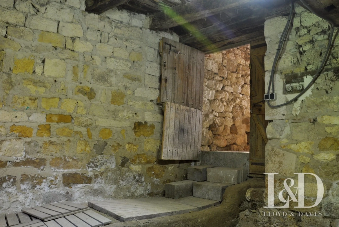 Maison à vendre à Cestayrols, bâtisse médiévale avec potentiel de rénovation 