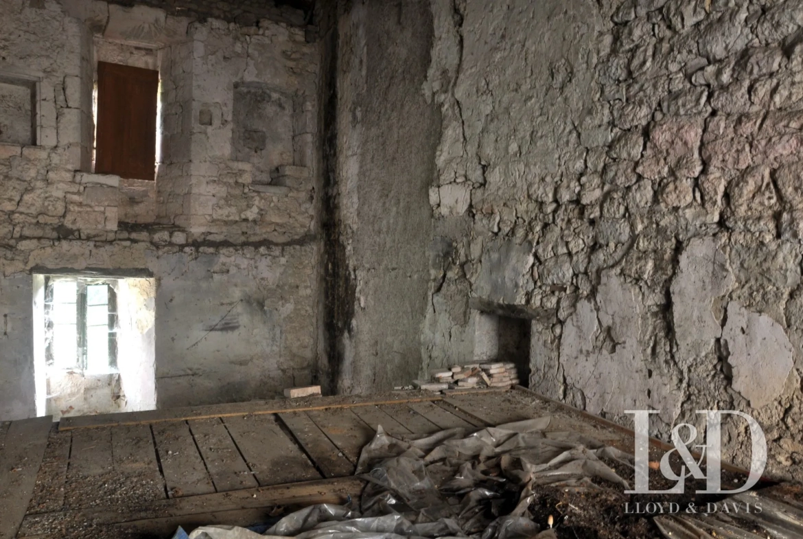 Maison à vendre à Cestayrols, bâtisse médiévale avec potentiel de rénovation 