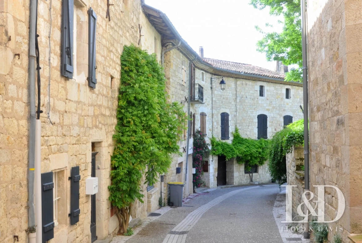 Maison à vendre à Cestayrols, bâtisse médiévale avec potentiel de rénovation 
