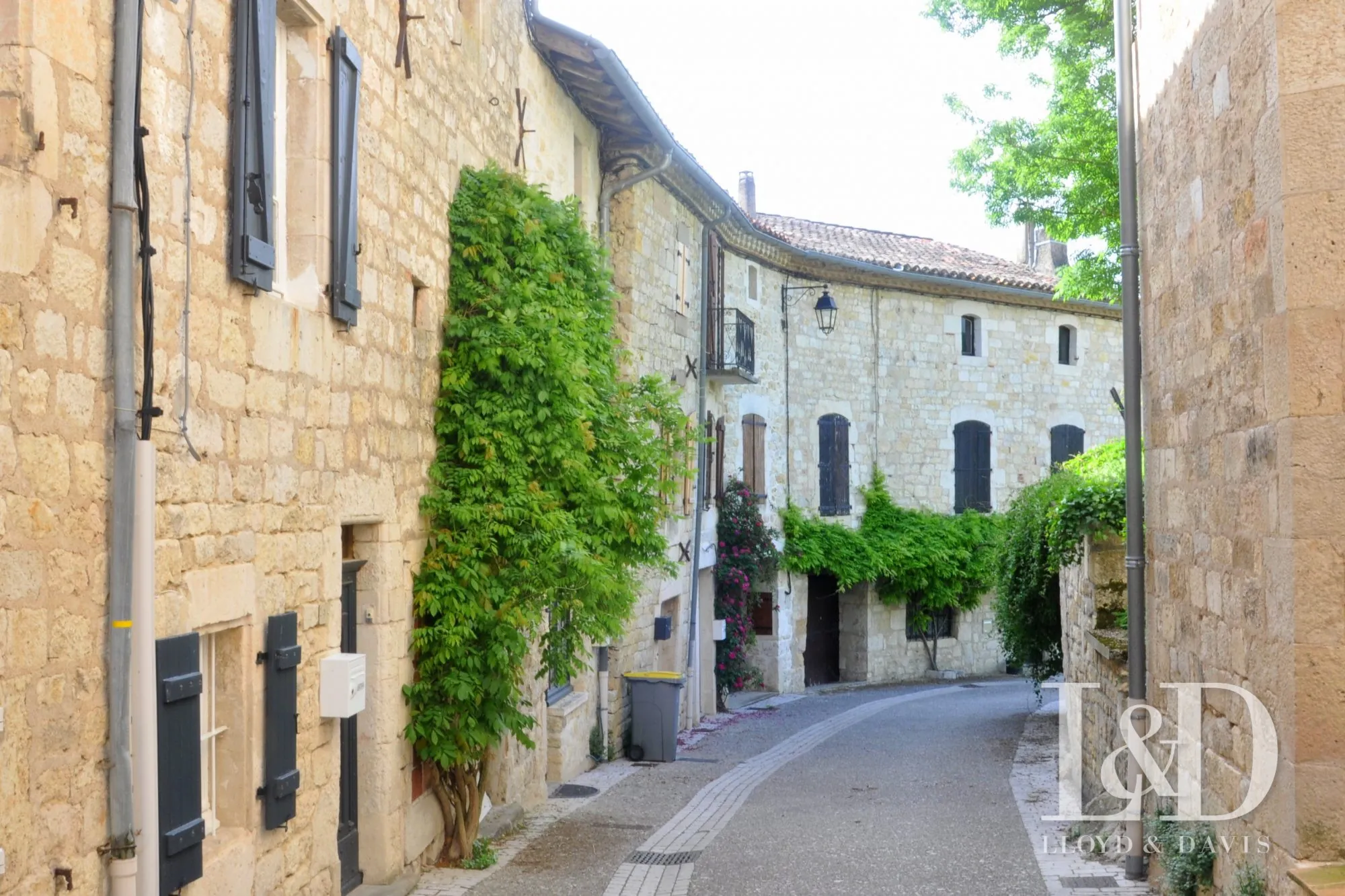 Maison à vendre à Cestayrols, bâtisse médiévale avec potentiel de rénovation 