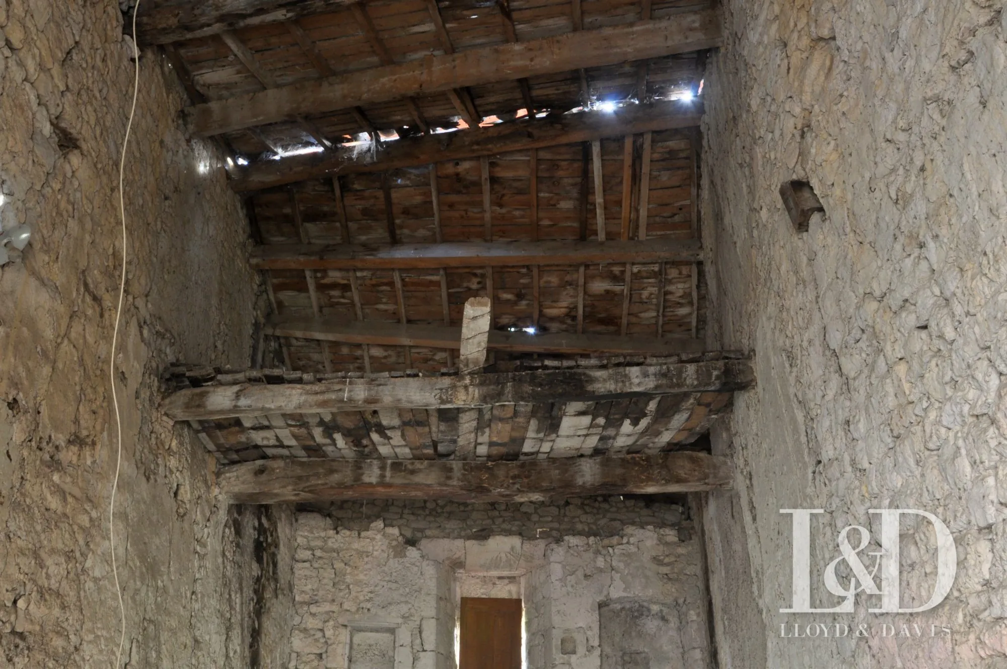Maison à vendre à Cestayrols, bâtisse médiévale avec potentiel de rénovation 