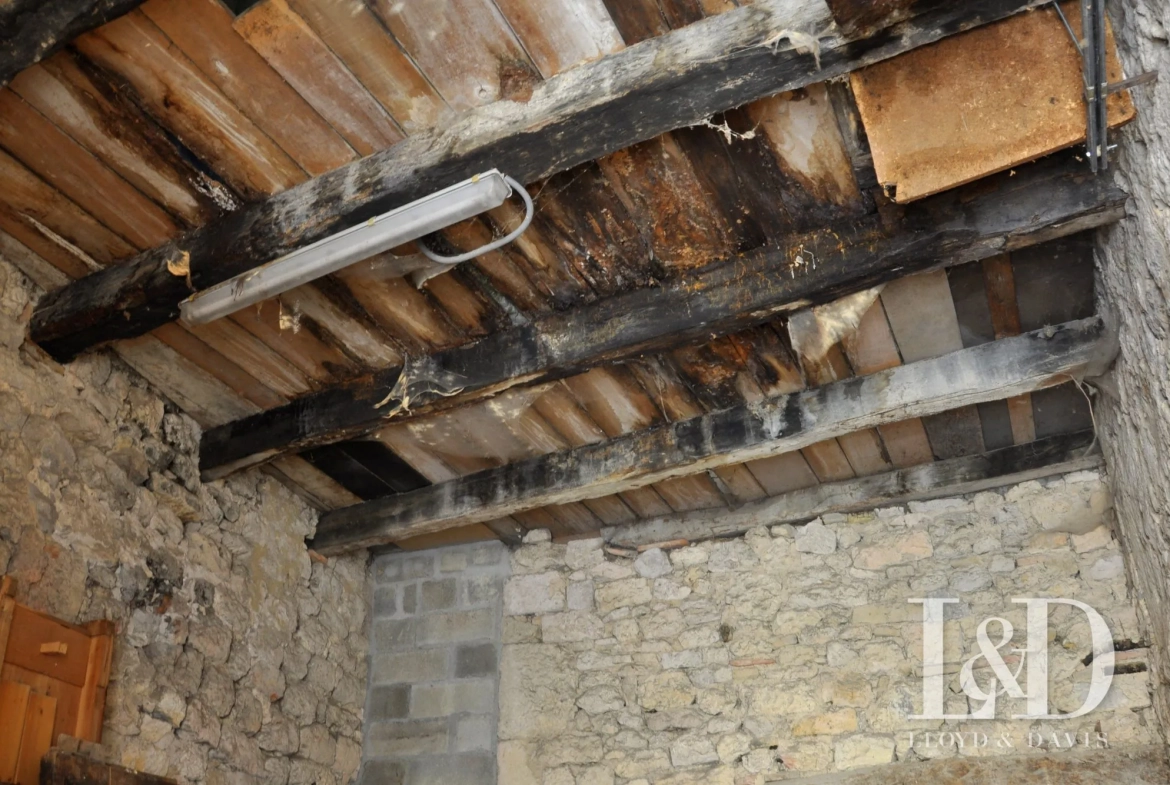 Maison à vendre à Cestayrols, bâtisse médiévale avec potentiel de rénovation 