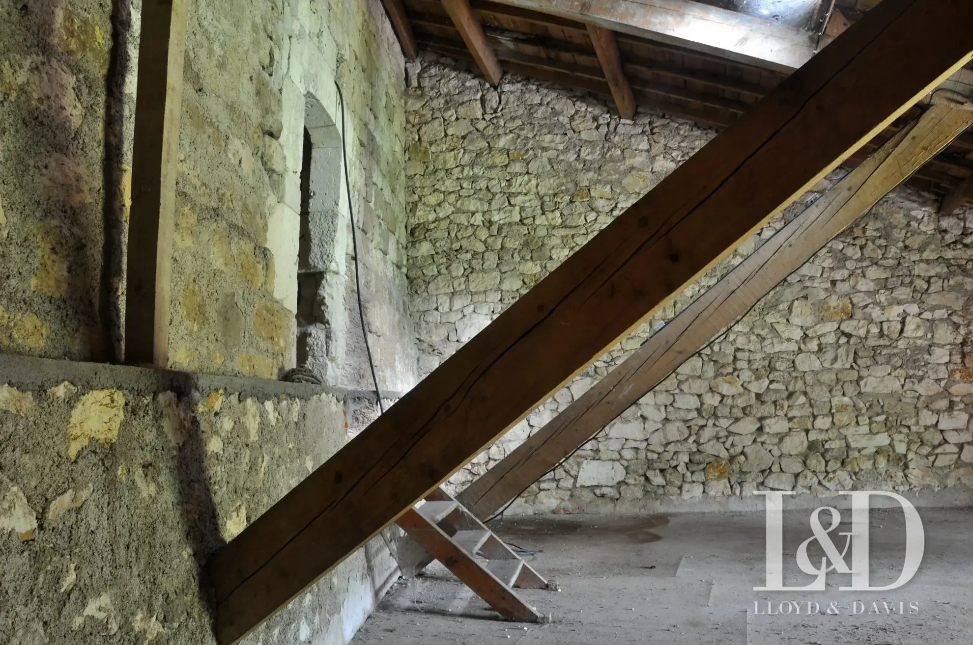 Maison à vendre à Cestayrols, bâtisse médiévale avec potentiel de rénovation 
