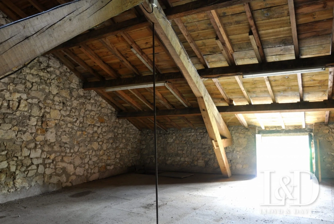 Maison à vendre à Cestayrols, bâtisse médiévale avec potentiel de rénovation 