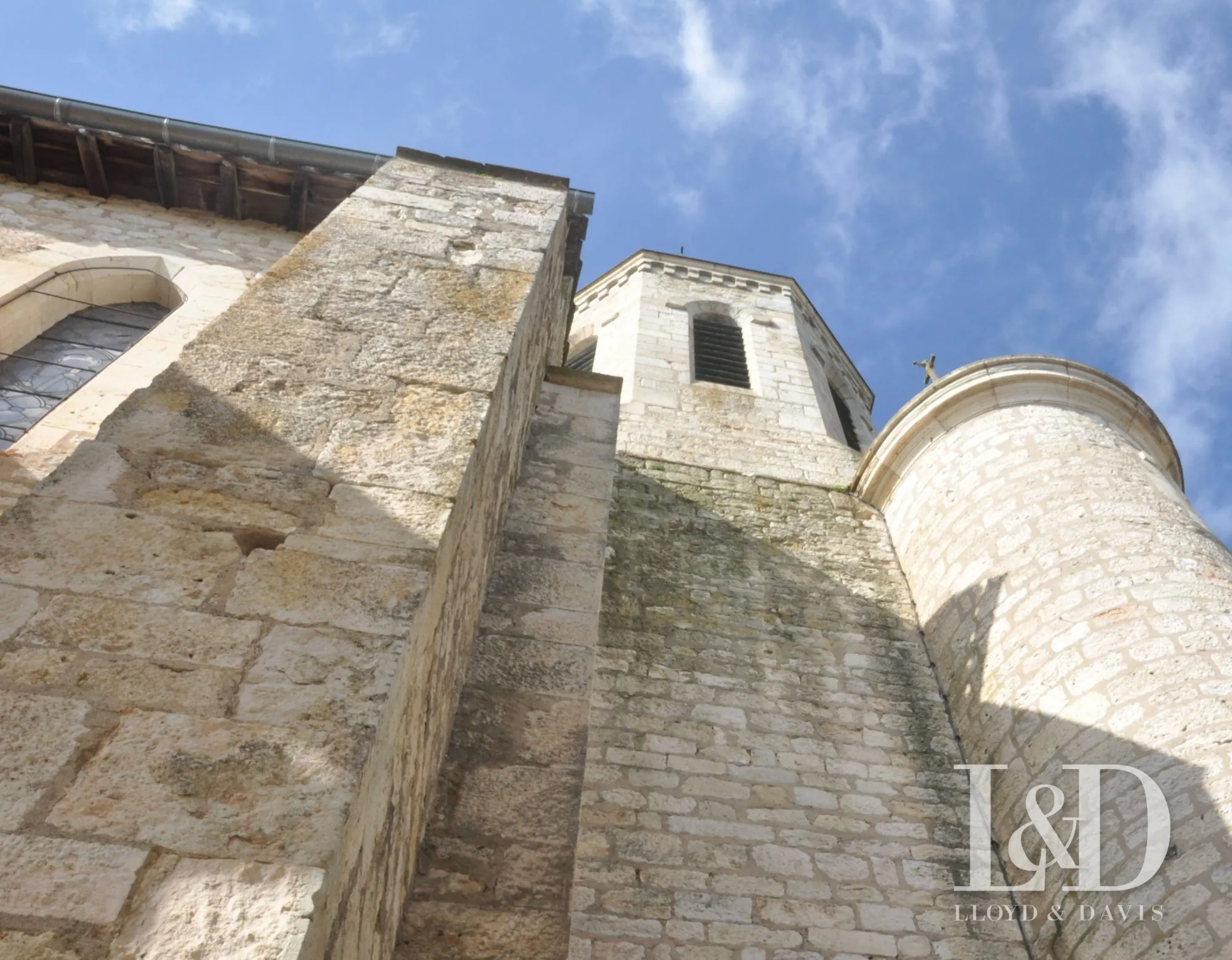Maison à vendre à Cestayrols, bâtisse médiévale avec potentiel de rénovation 