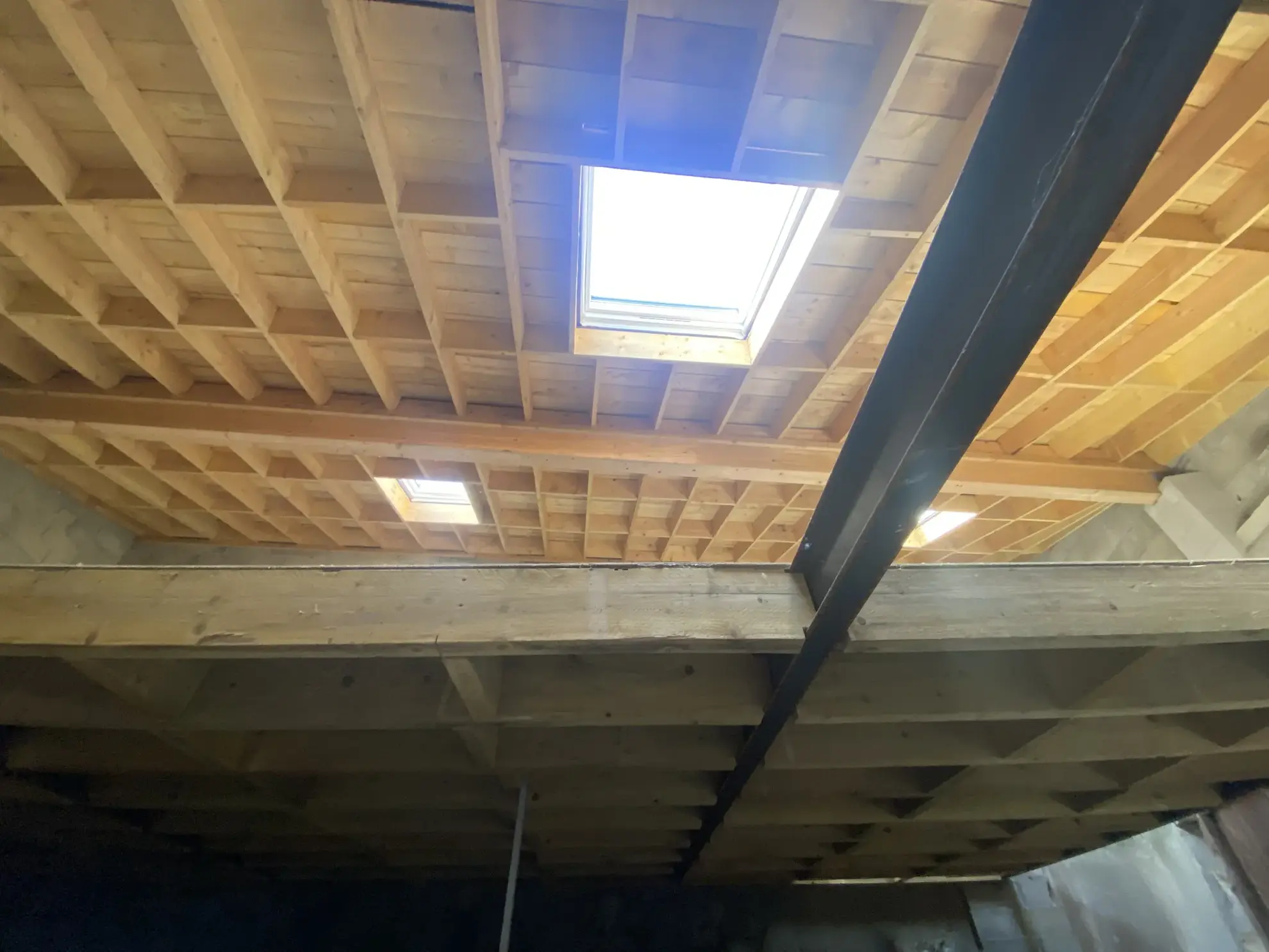 À vendre garage de 65 m² avec mezzanine au centre-ville de La Réole 
