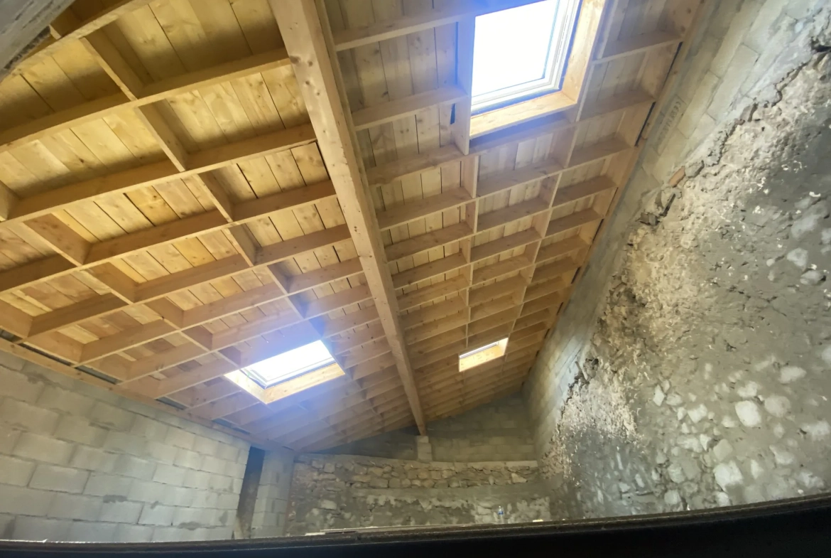 À vendre garage de 65 m² avec mezzanine au centre-ville de La Réole 