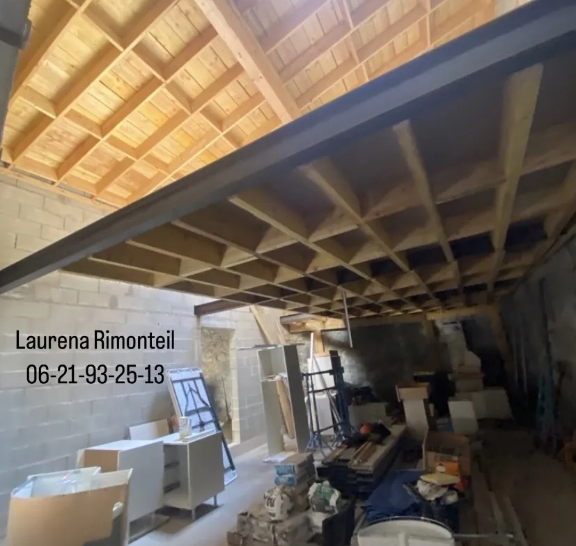 À vendre garage de 65 m² avec mezzanine au centre-ville de La Réole 