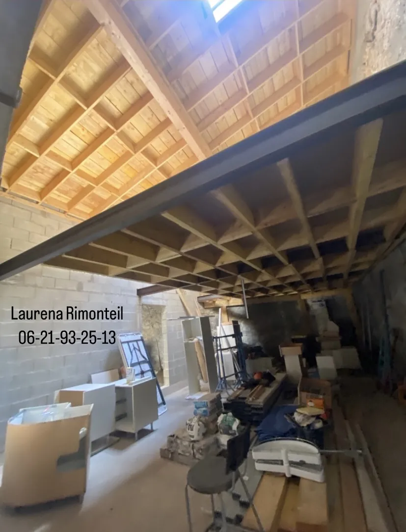 À vendre garage de 65 m² avec mezzanine au centre-ville de La Réole 