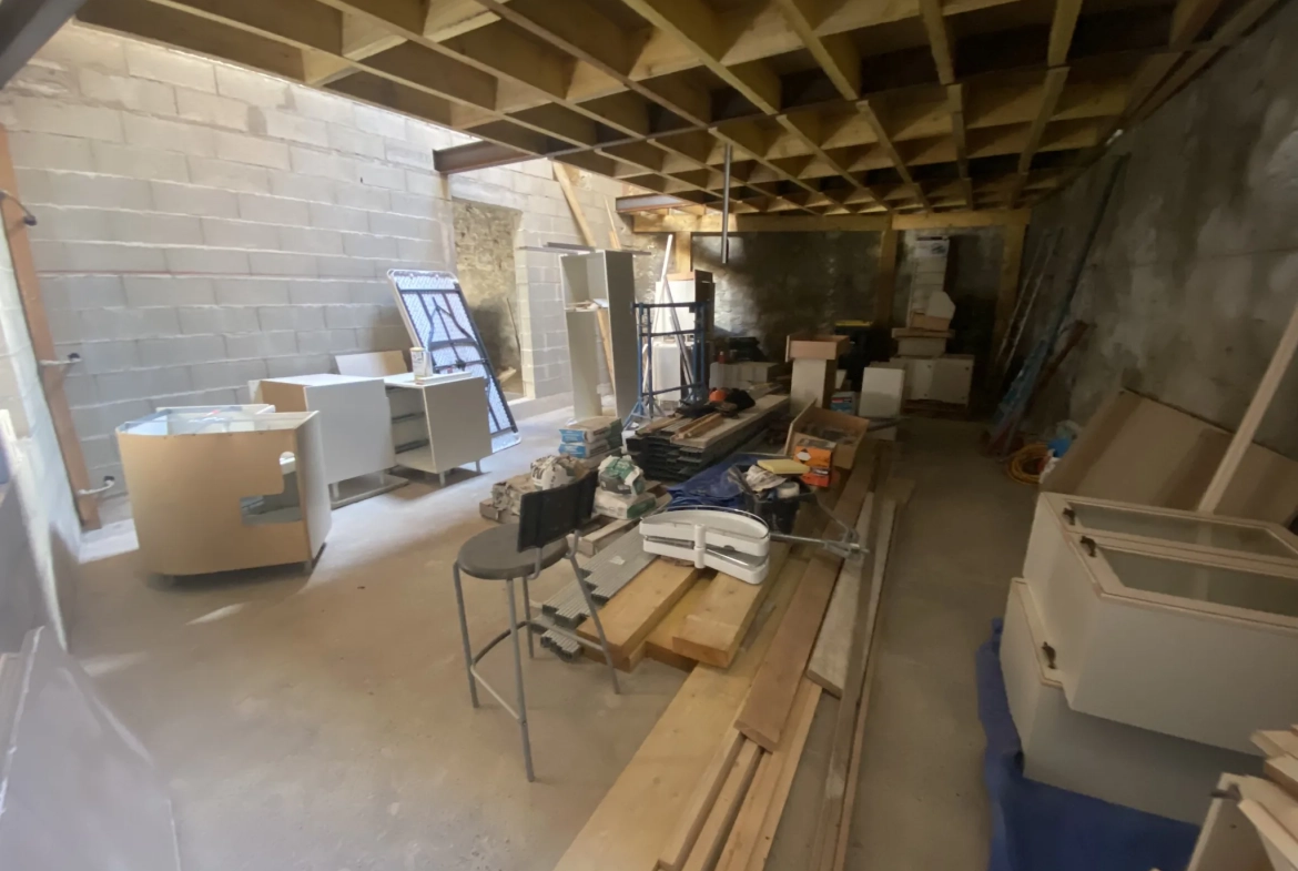 À vendre garage de 65 m² avec mezzanine au centre-ville de La Réole 