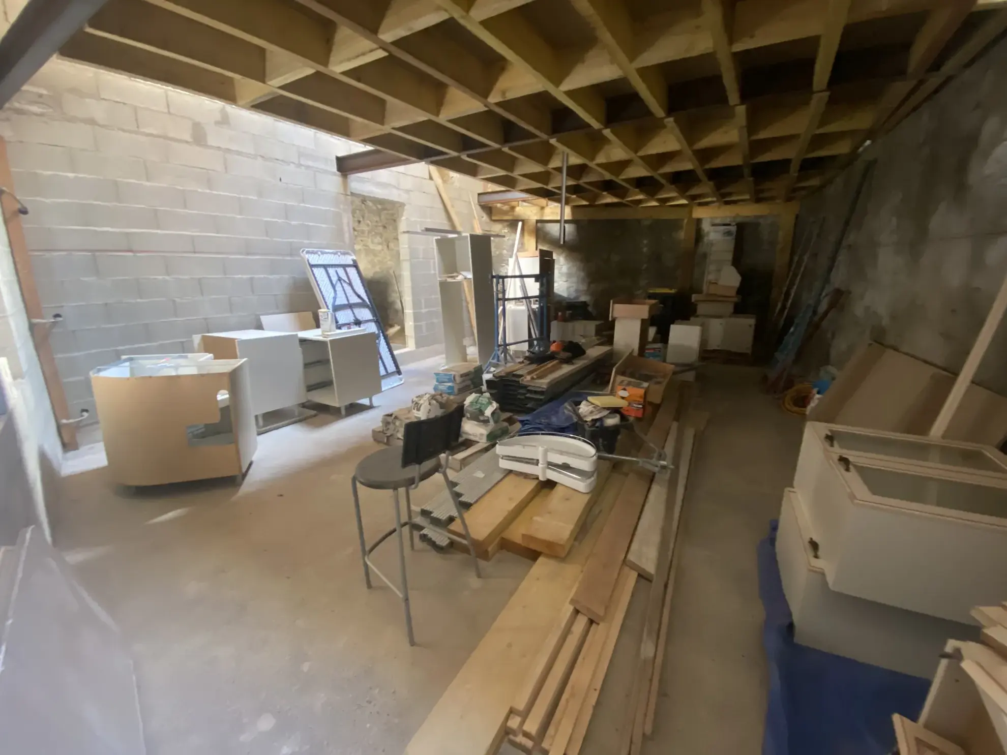À vendre garage de 65 m² avec mezzanine au centre-ville de La Réole 