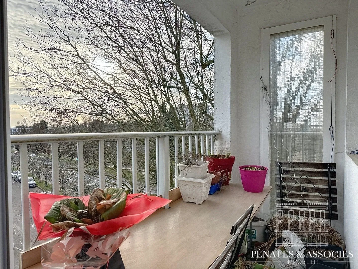 Appartement T5 de 83 m² à Mont-Saint-Aignan avec Balcons, Cave et Parking 