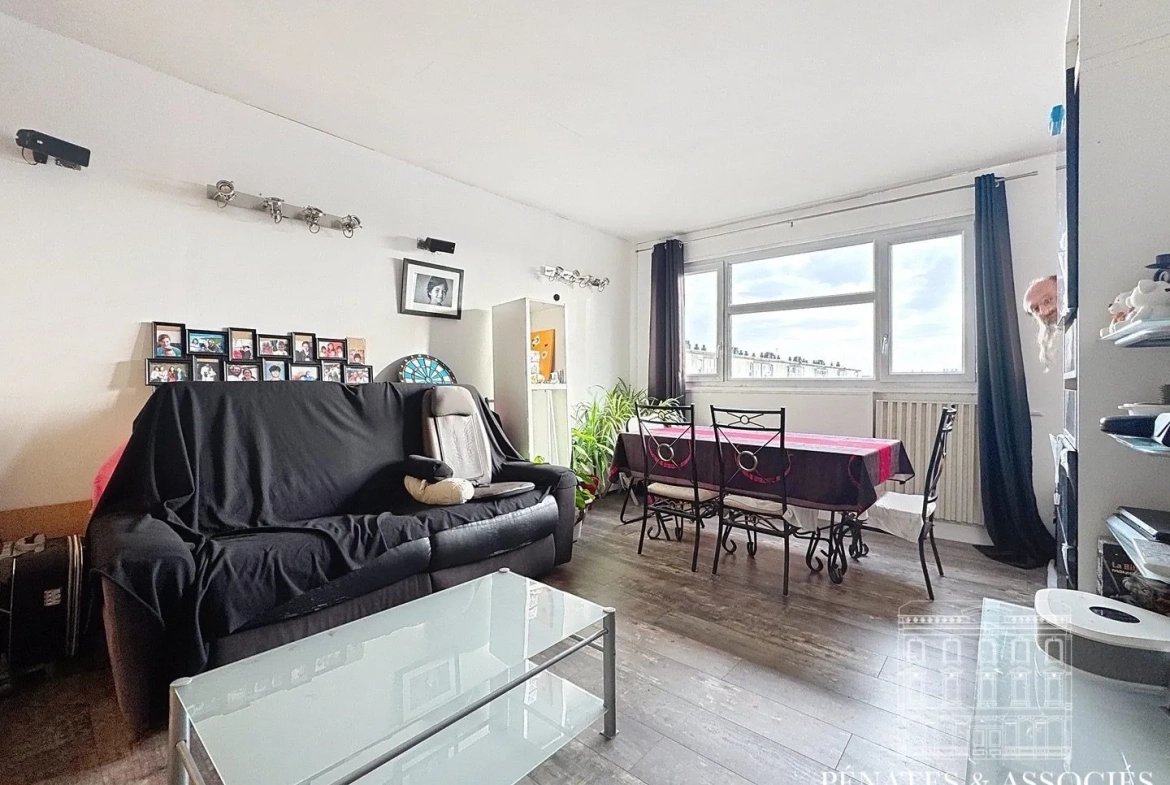 Appartement T5 de 83 m² à Mont-Saint-Aignan avec Balcons, Cave et Parking 