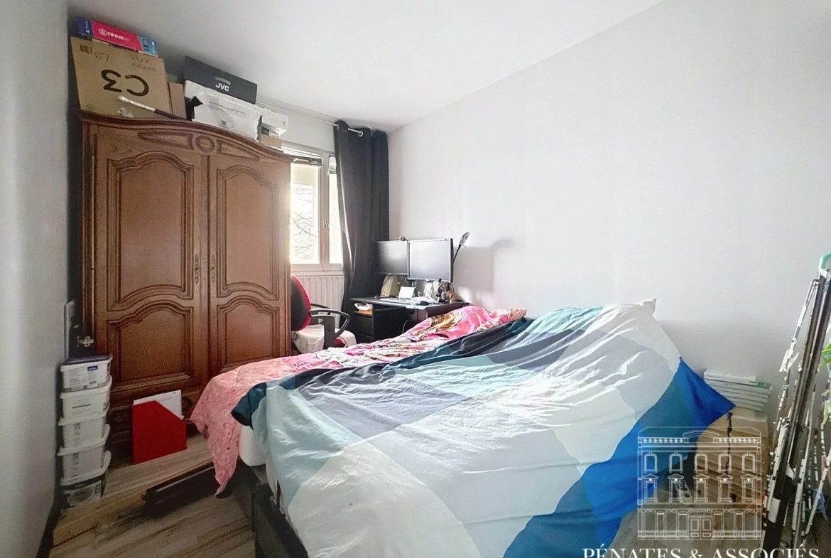 Appartement T5 de 83 m² à Mont-Saint-Aignan avec Balcons, Cave et Parking 