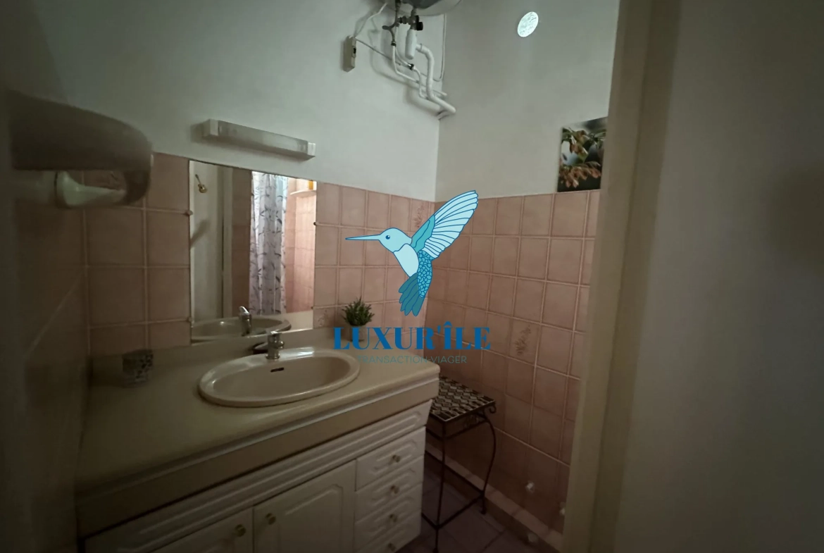 Appartement duplex à vendre à Le Gosier, secteur Bas-du-Fort, avec piscine et investissement idéal 