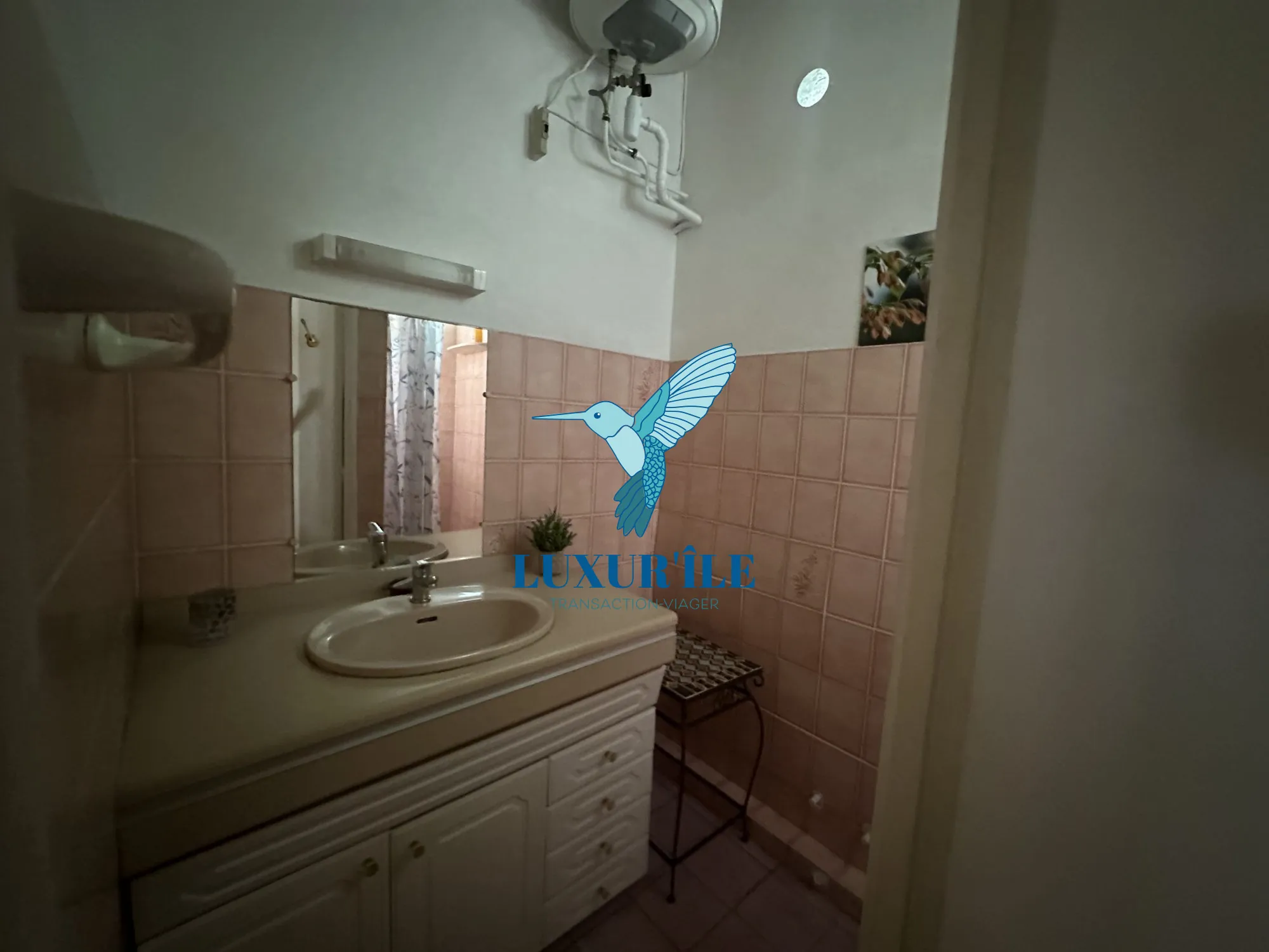 Appartement duplex à vendre à Le Gosier, secteur Bas-du-Fort, avec piscine et investissement idéal 